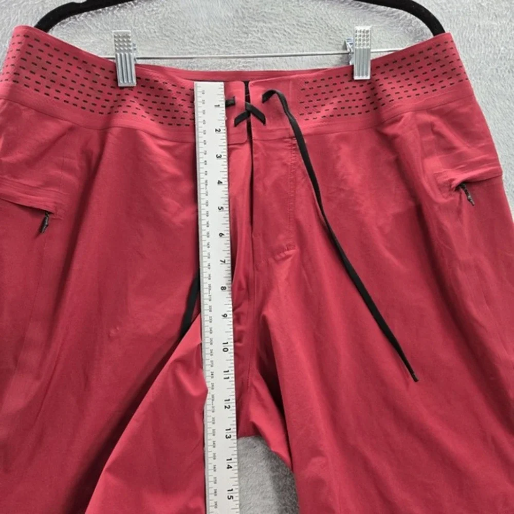 Lululemon Men Activewear Shorts 34‎ Red Current State Breathe Logo 9.5